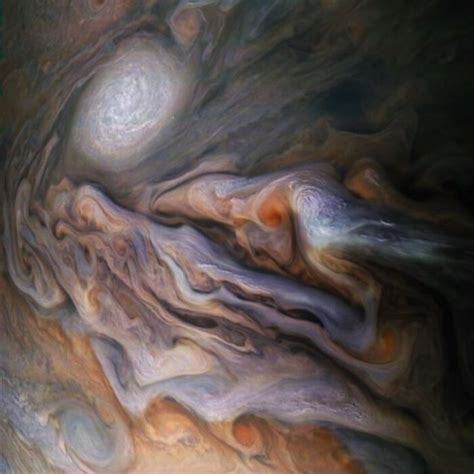 Jüpiter’in kutuplarını çevreleyen siklonlar hala uzay bilim adamlarını şaşırtıyor